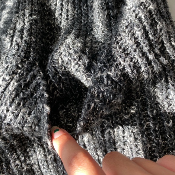 gray hollister cardigan - Picture 3 of 5